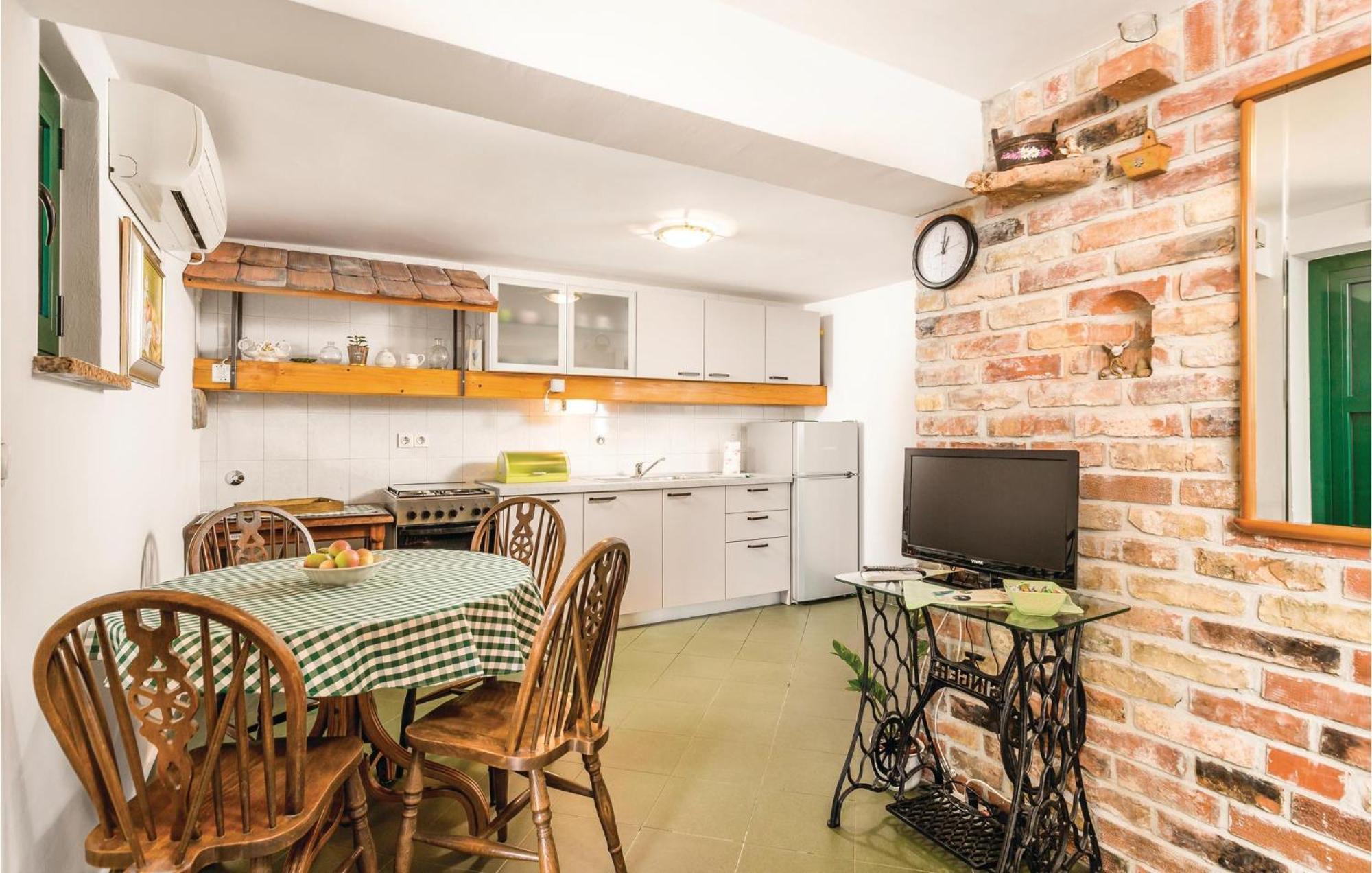 1 Bedroom Gorgeous Apartment In Lovran Exterior photo